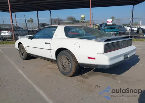 1982 Pontiac Firebird Trans Am z USA, uszkodzony, nr VIN 1G2AW87H7CL564815